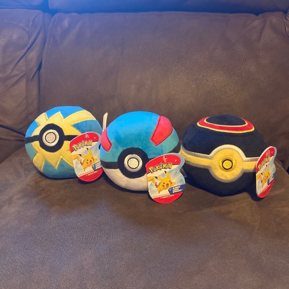 3 Pack Pokeball Plush